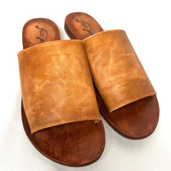 Free People Leather Slide Sandals Cognac  Tan Distressed Boho Minimalist Size 9 - Picture 2 of 8